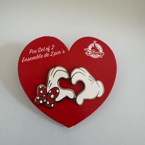 Disney Pin Heart Hands Red and White Heart-Shaped Pin Set